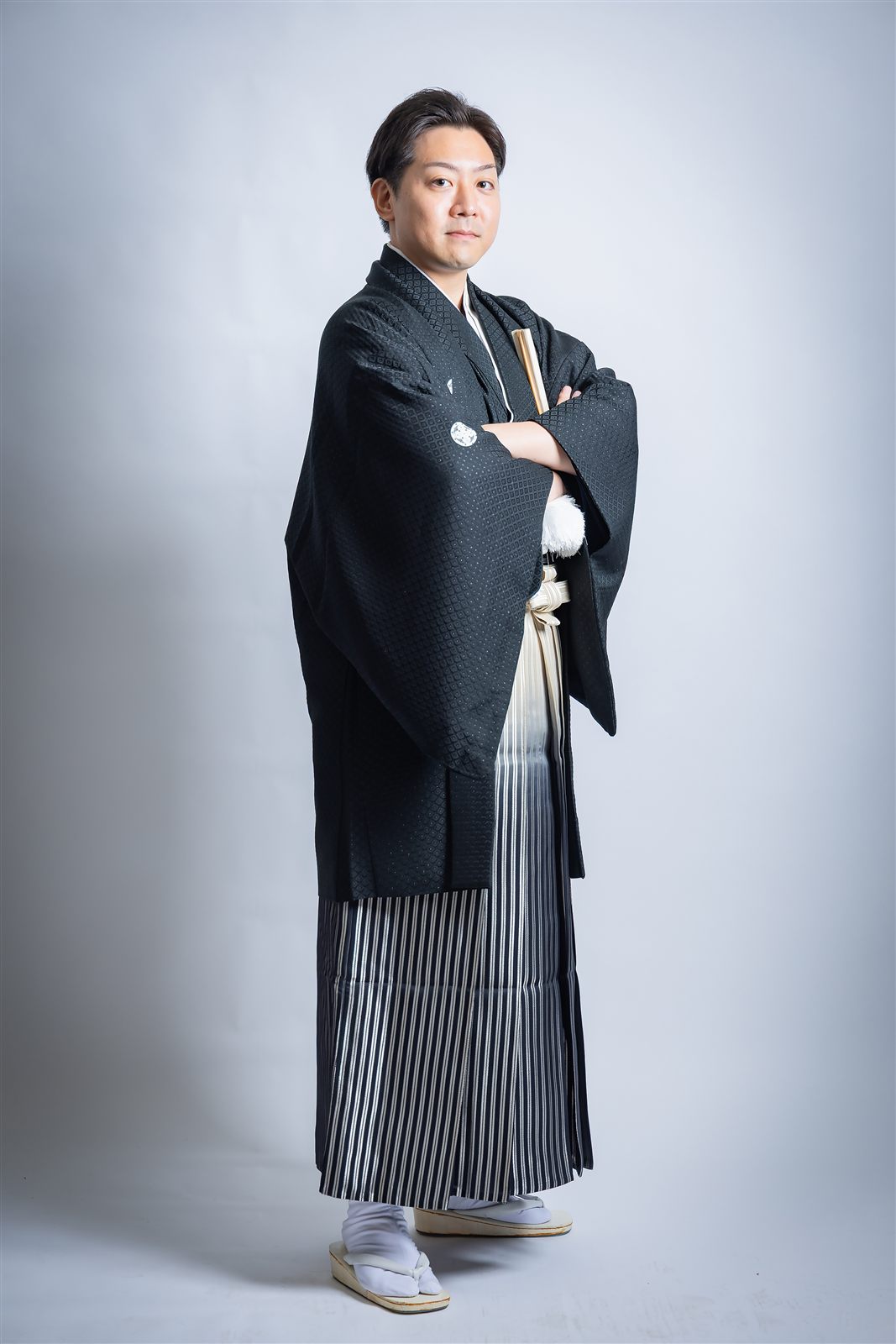 正装で写る橘さん